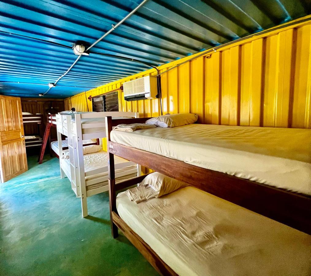 Sunset Hut Hostel Омоа Екстер'єр фото