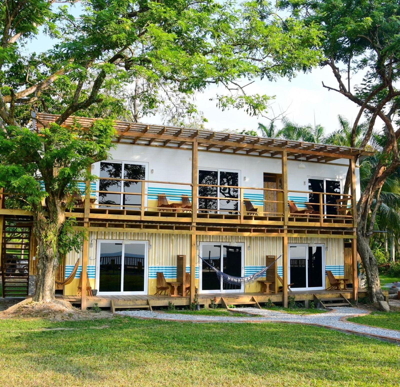 Sunset Hut Hostel Омоа Екстер'єр фото